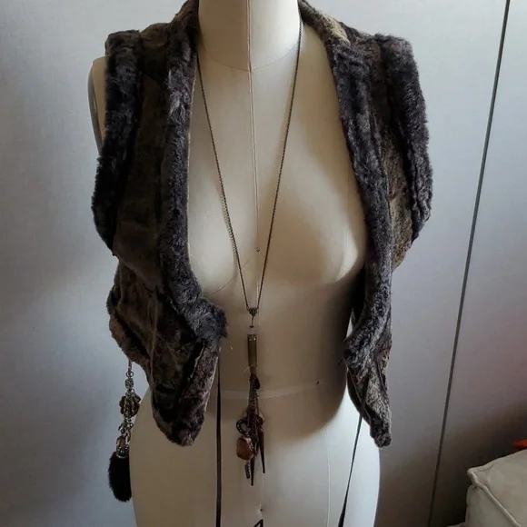 EUC Vintage 90's Betsey Johnson Reversible Sheepskin Vest with Keychain / Charm - Picture 12 of 14
